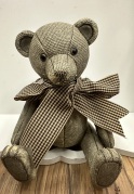 Medvěd Mário sedící  s mašlí, polyresin, 13x9 cm