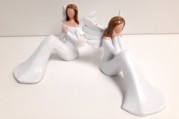 Anděl sedící, bílá barva, 8x6,5x10,5 cm