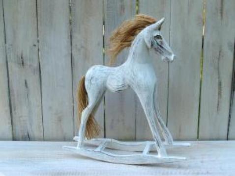 Dřevěný houpací kůň bílý vintage 38cm