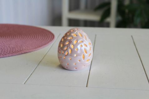 Vajíčko s průřezy lístků, svítící 6,5 cm růžové/bílé