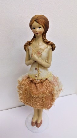Starodávná panenka - Copatá dívka, soška 21 cm