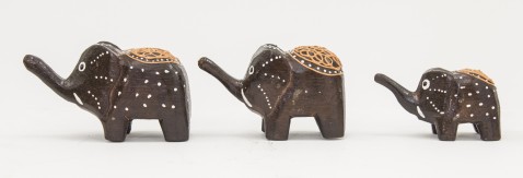 Dřevěný sloník, hnědý, zdobený bílými puntíky, chobot nahoru, malinký, 9x5cm